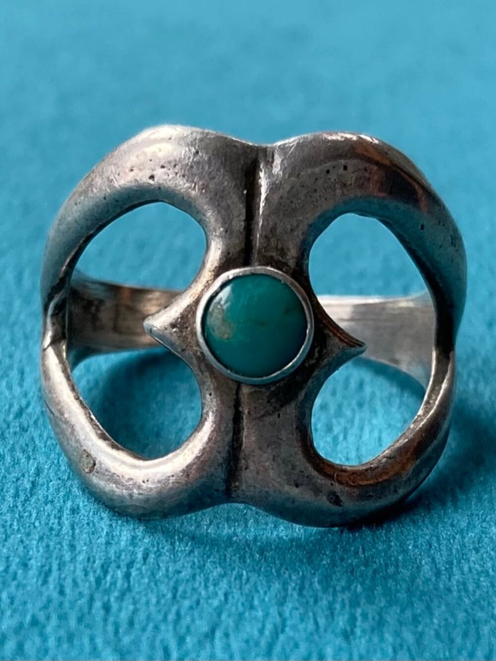 Lovely Vintage Turquoise and Sterling Native American Ring